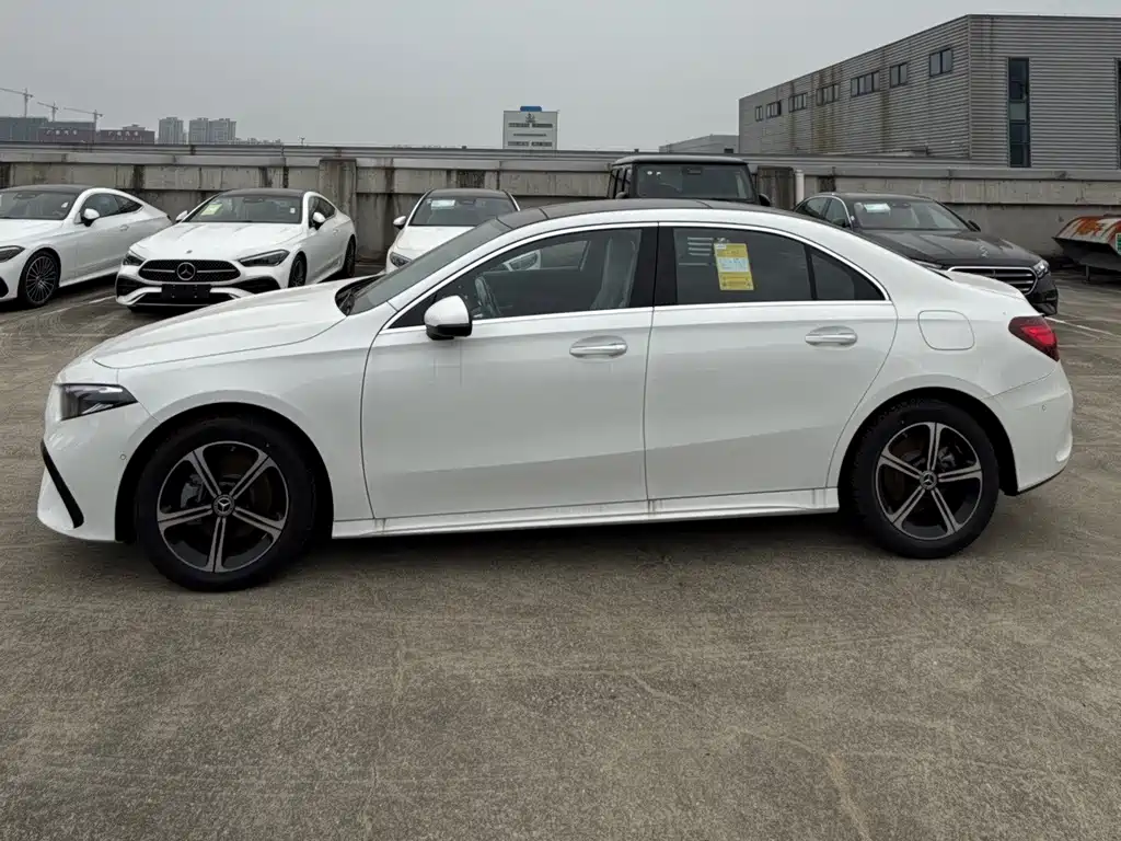 Mercedes-Benz A-Class A 2025 A 200 L Fashion