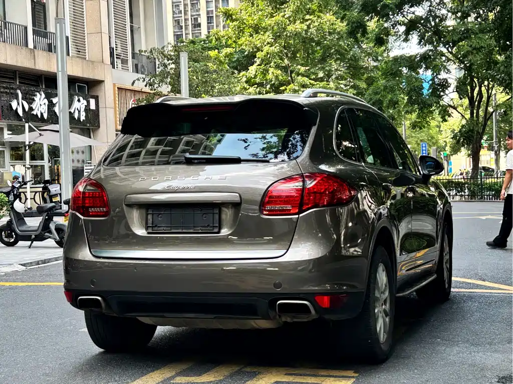 Porsche Cayenne — миниатюра 6