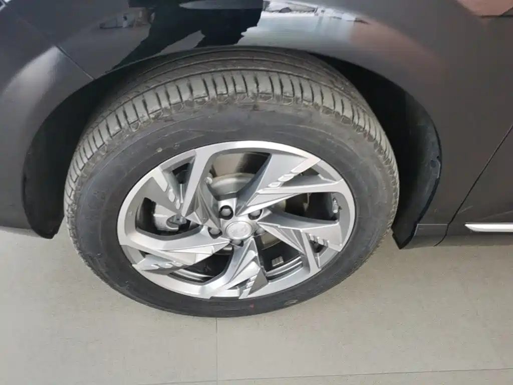 Hongqi Hongqi HS3 PHEV — миниатюра 23