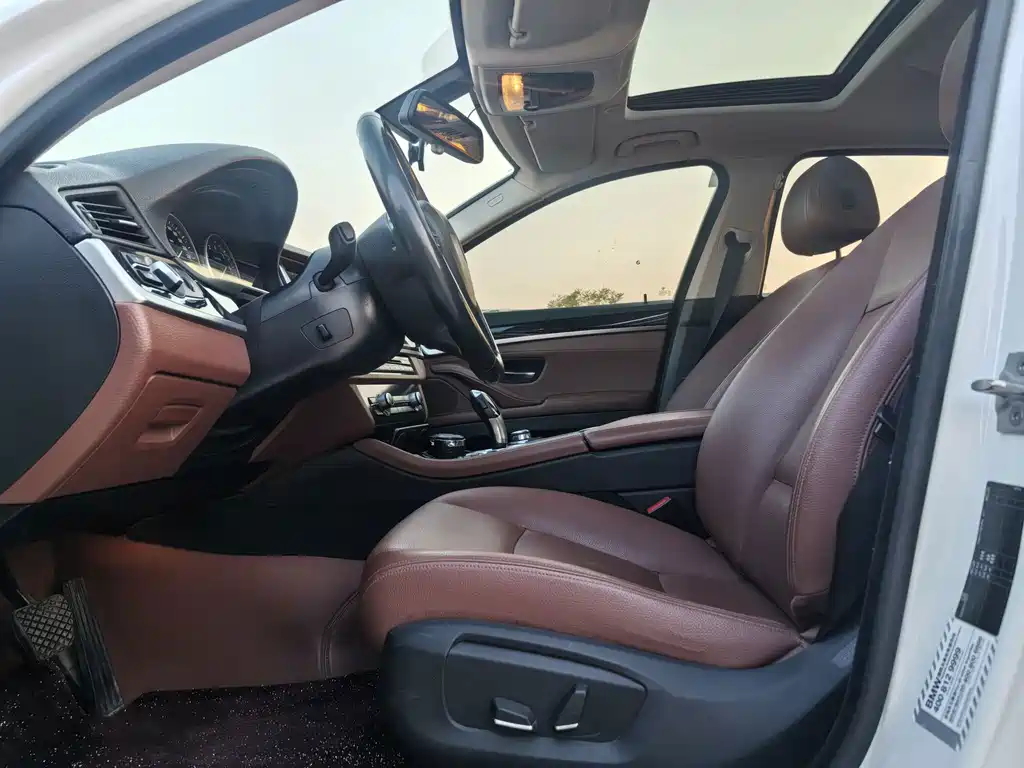 BMW 5 Series — миниатюра 6