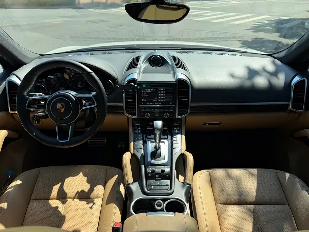Porsche Cayenne — миниатюра 12