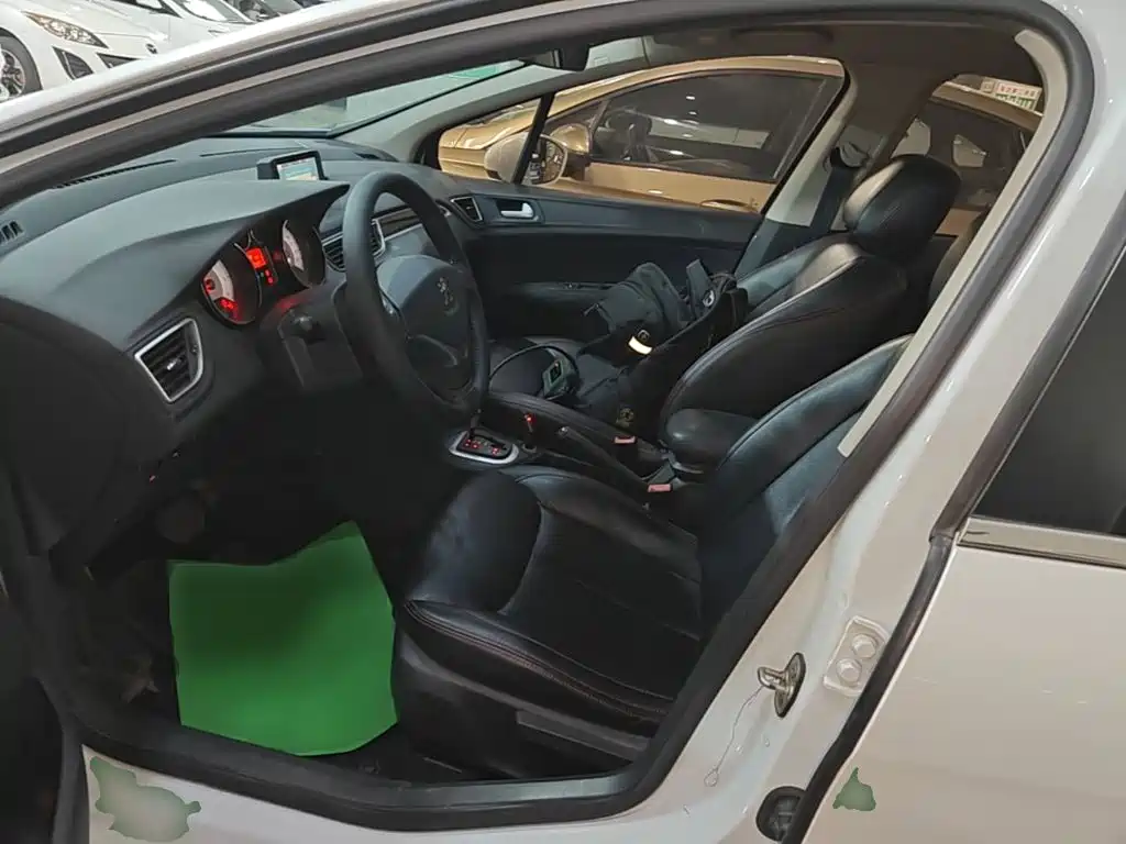 Peugeot 308 — миниатюра 15