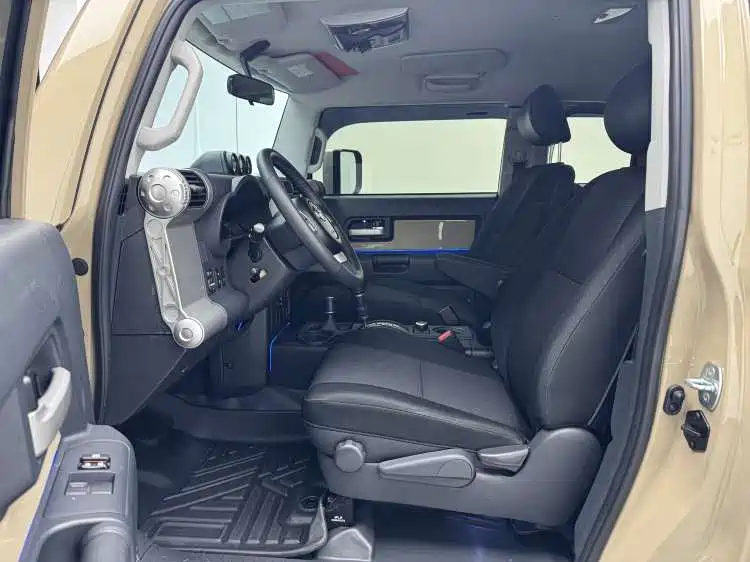 Toyota FJ Cruiser — миниатюра 3