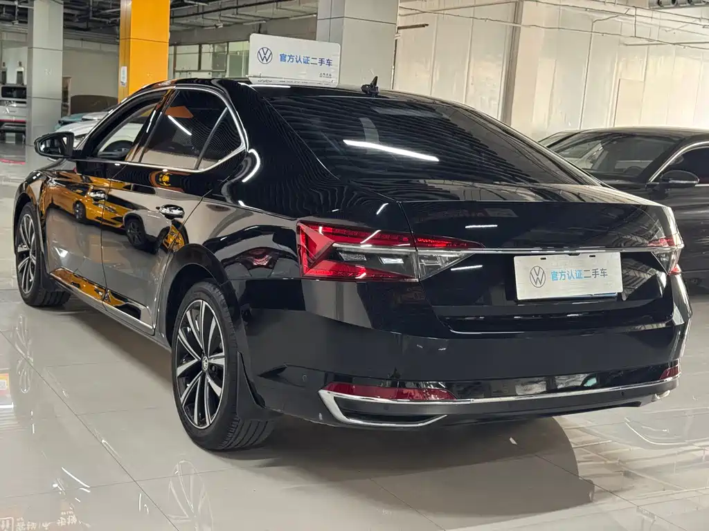Skoda Superb — миниатюра 8