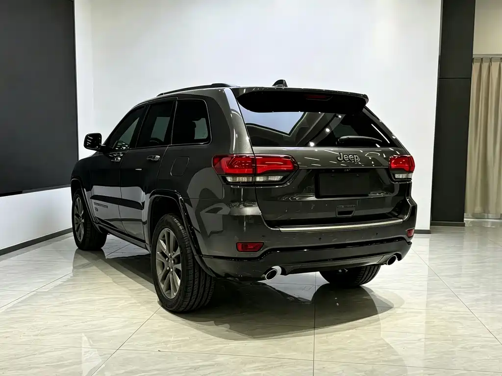 Jeep Grand Cherokee (Import) — миниатюра 4