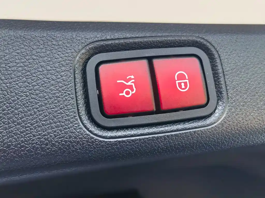 Mercedes-Benz E-Class — миниатюра 40