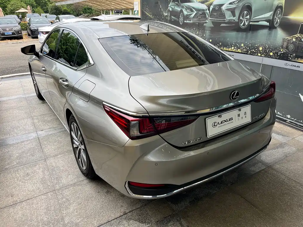 Lexus ES — миниатюра 5