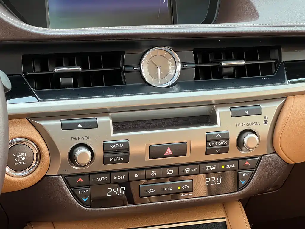 Lexus ES — миниатюра 19