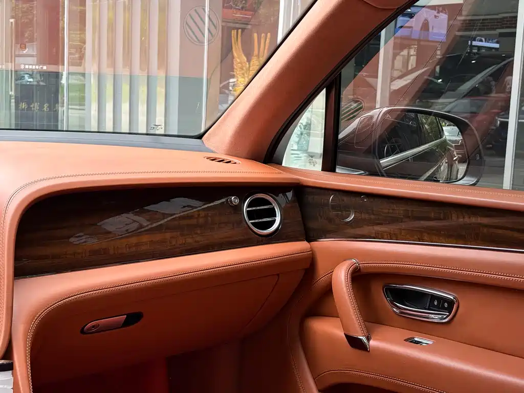 Bentley Bentayga — миниатюра 17