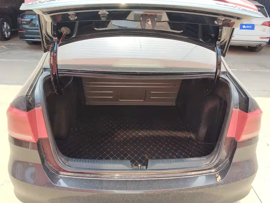 Volkswagen Santana — миниатюра 4
