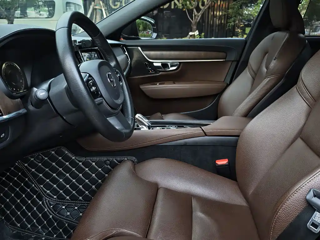 Volvo S90 — миниатюра 7