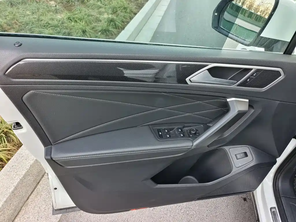 Volkswagen Tiguan L L 2024 300TSI AT Smart