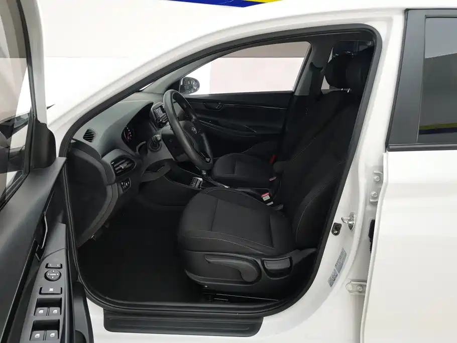 Hyundai Elantra — миниатюра 9