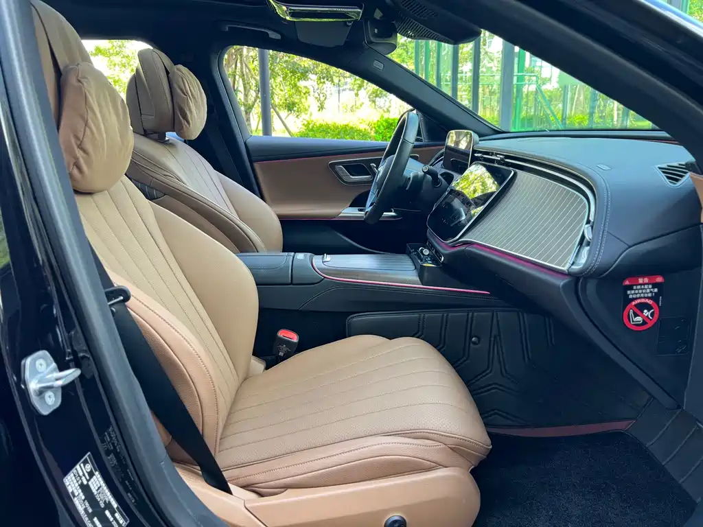 Mercedes-Benz E-Class — миниатюра 12