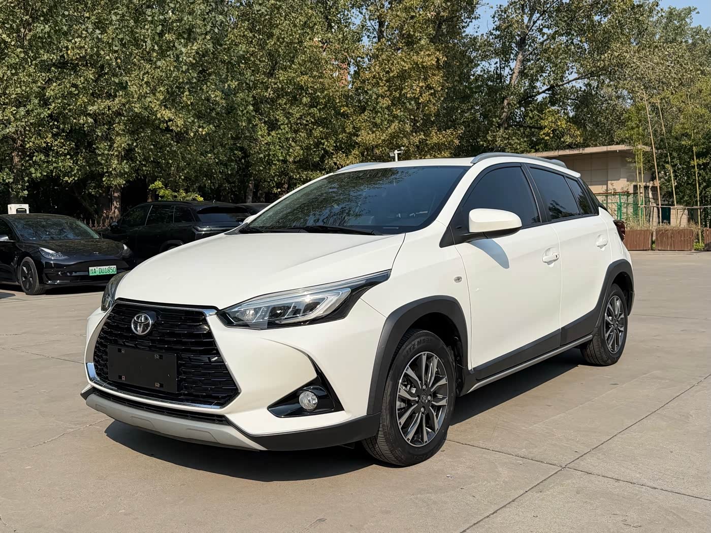 Toyota YARiS L Zhi Xuan 1.5 л 2021 г. Белый, пробег 43000 км