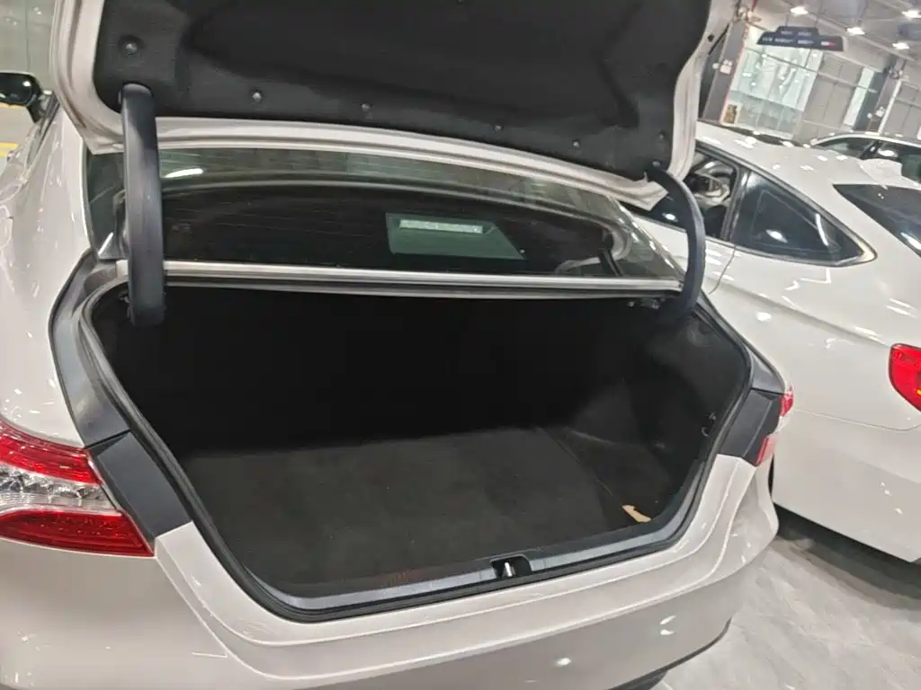 Toyota Camry — миниатюра 19