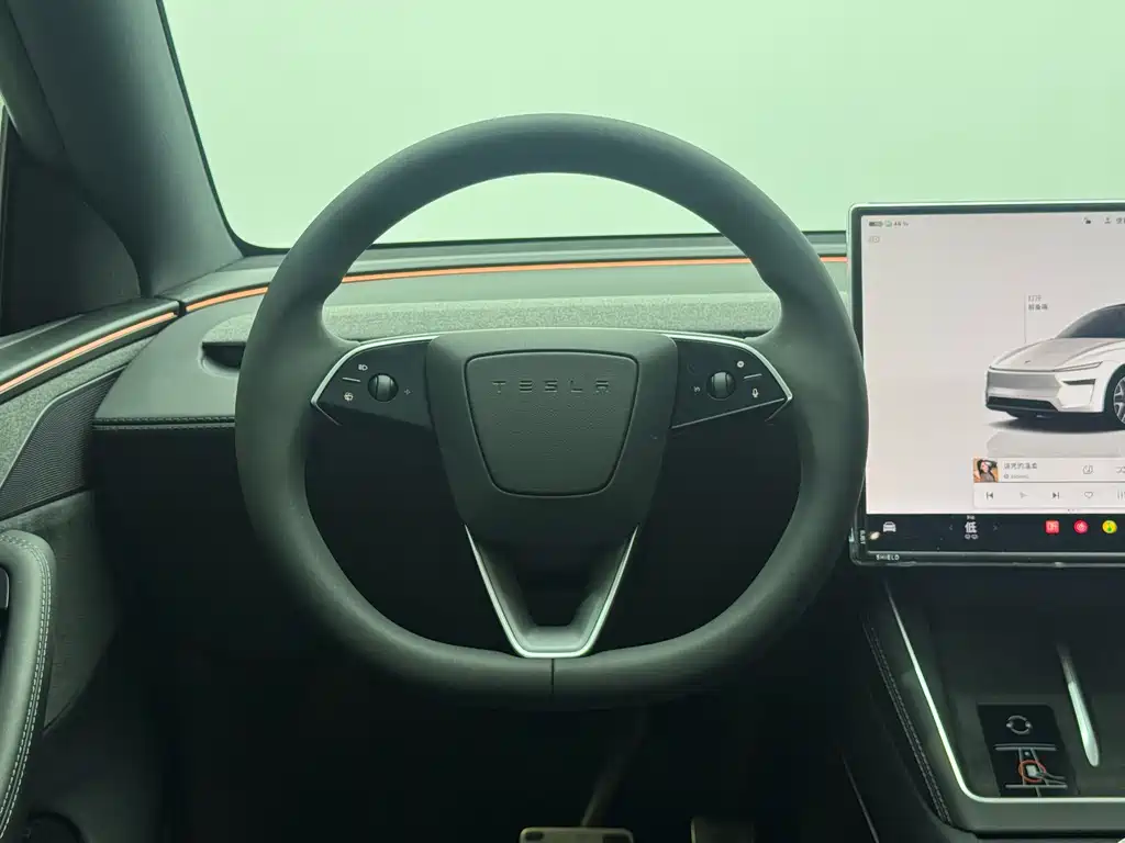 Tesla Model Y L — миниатюра 5