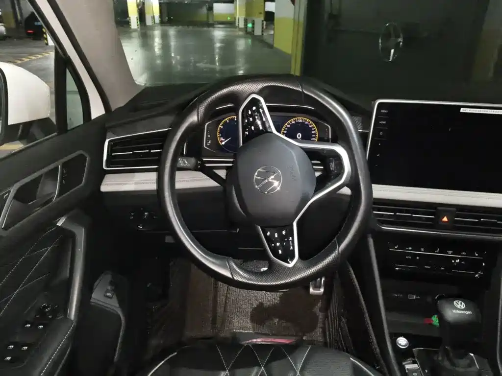 Volkswagen Tiguan L — миниатюра 3
