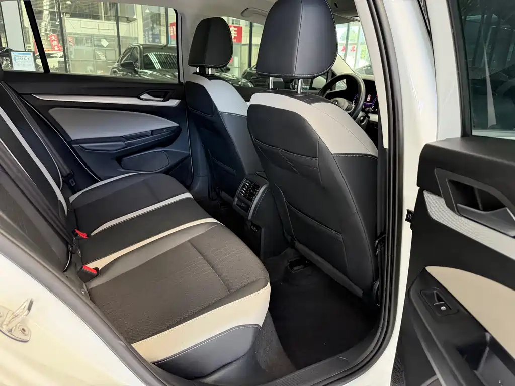 Volkswagen Golf — миниатюра 8