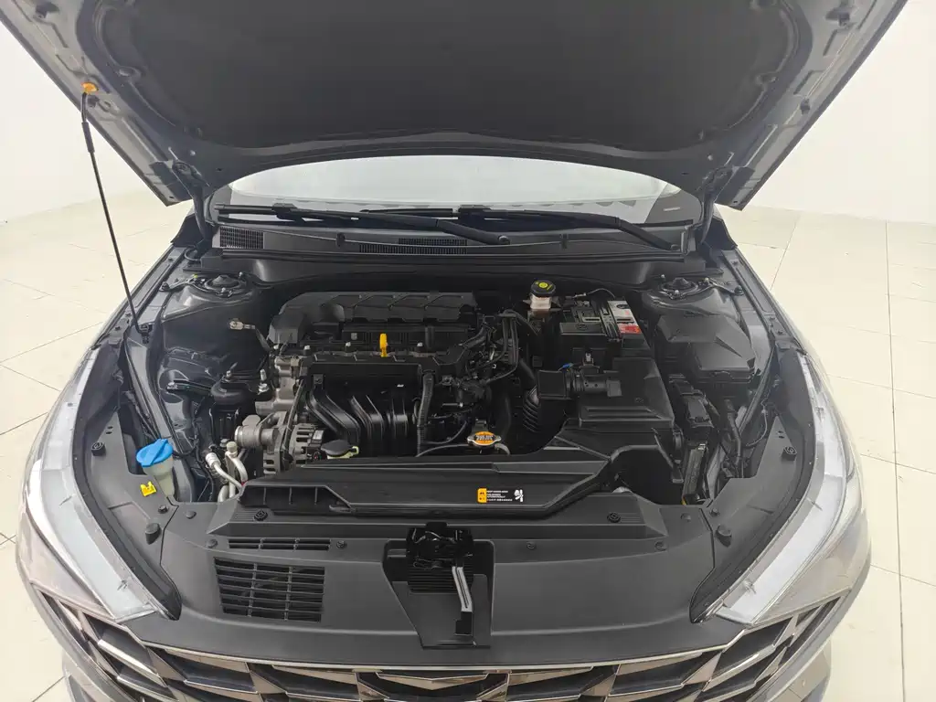 Hyundai Elantra — миниатюра 17