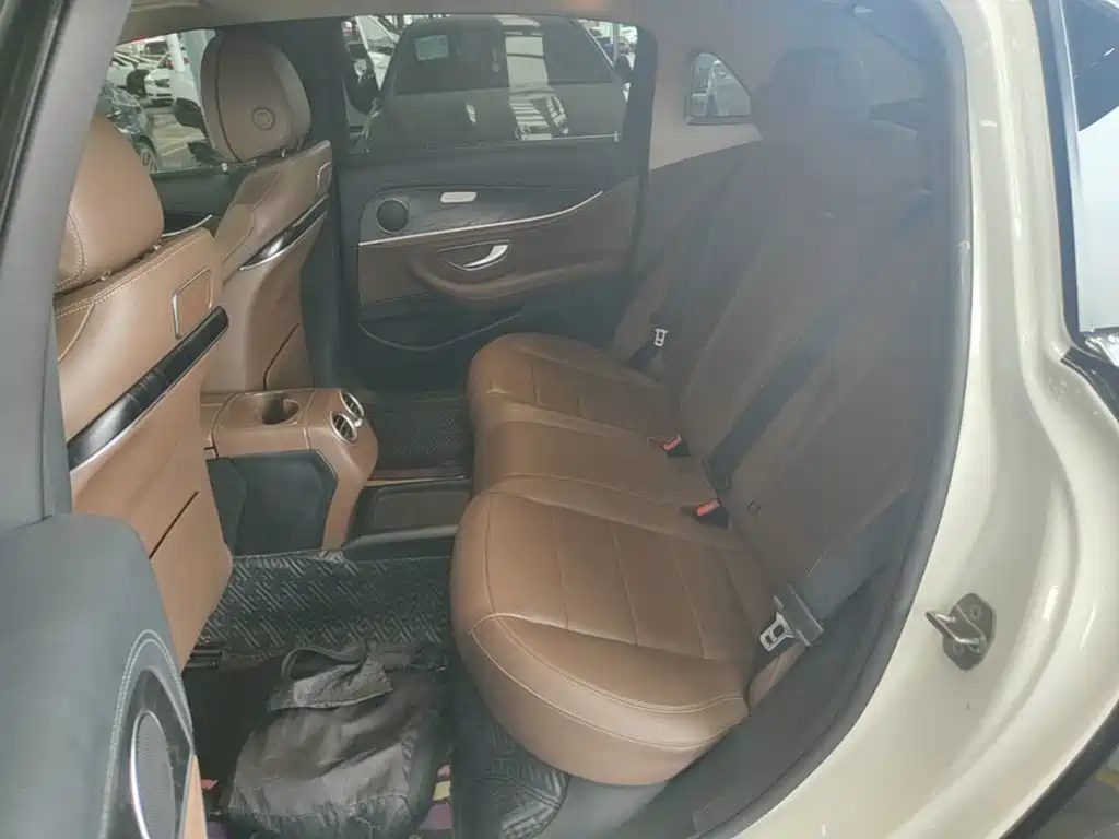 Mercedes-Benz E-Class — миниатюра 17