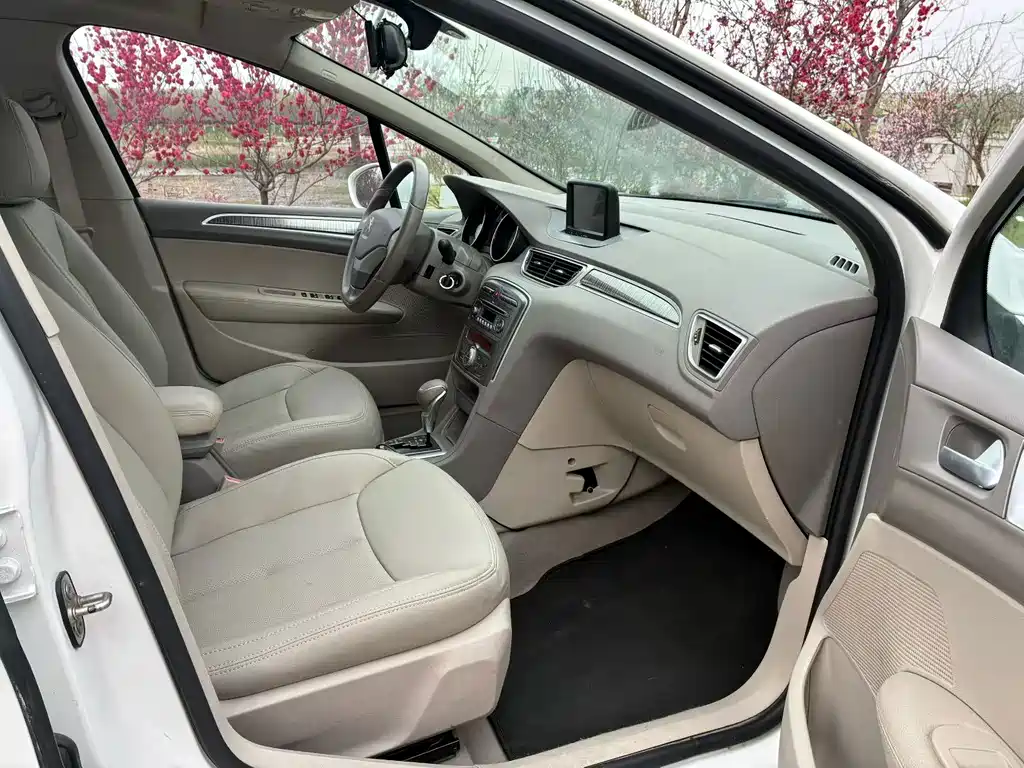 Peugeot 308 — миниатюра 7