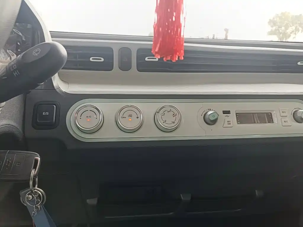 Wuling MINIEV — миниатюра 13
