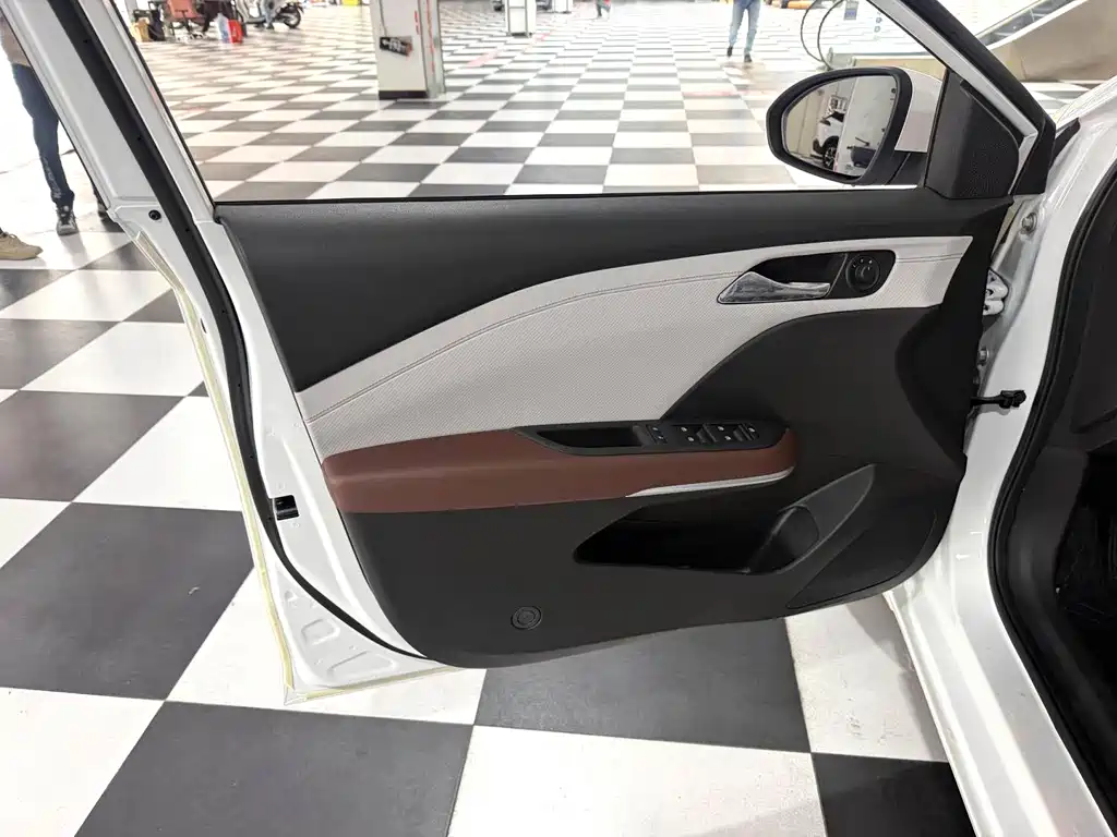 Chevrolet Monza — миниатюра 5