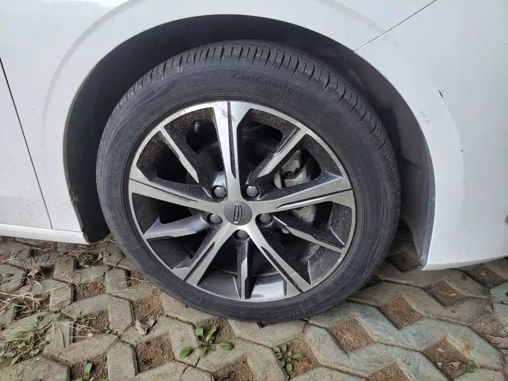Geely Emgrand — миниатюра 25