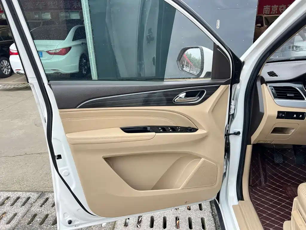 Baojun 730 2016 1.5L MT Luxury 7 мест