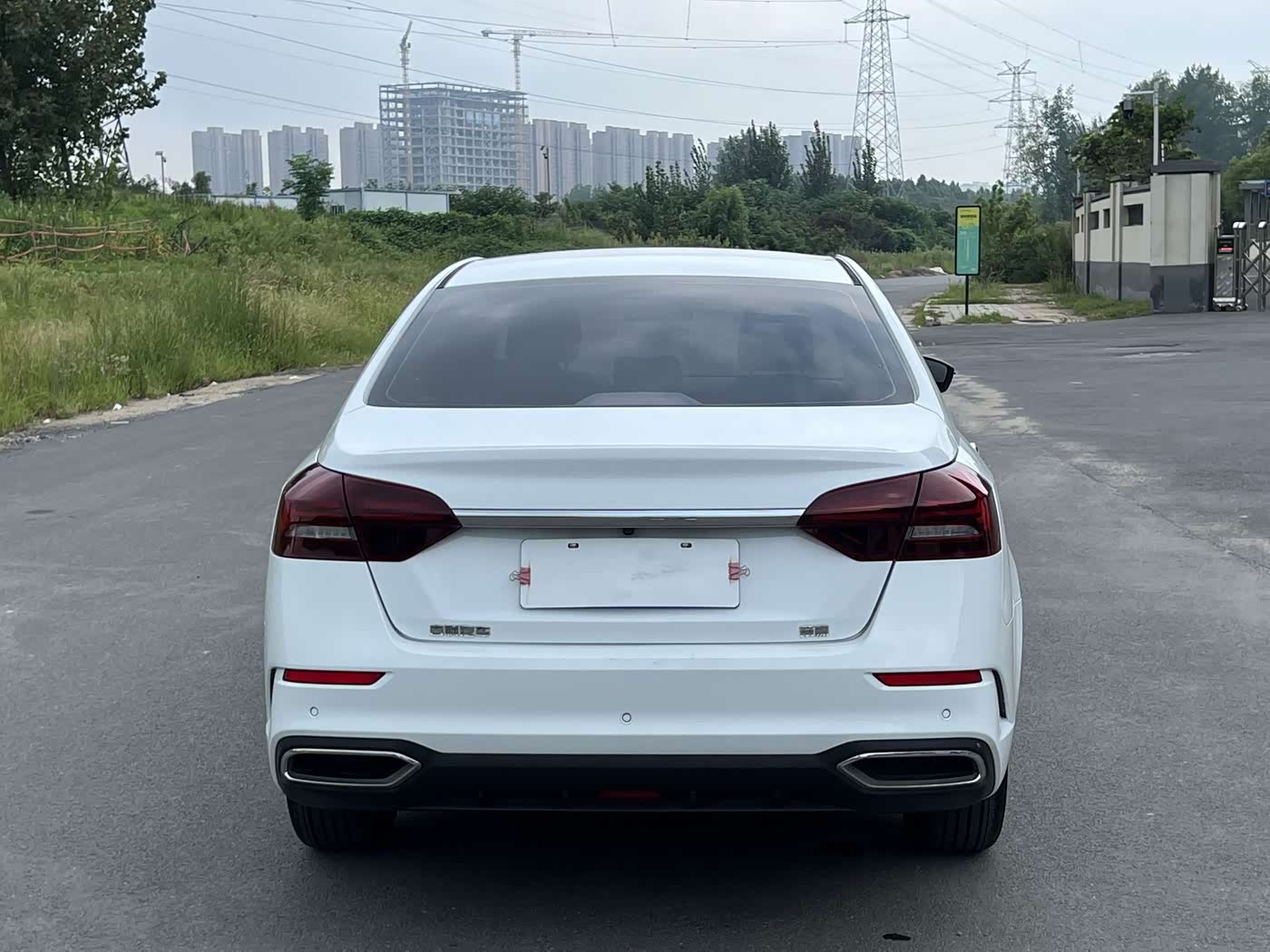 Geely Emgrand 1.5 л 2021 г. Белый, пробег 42000 км