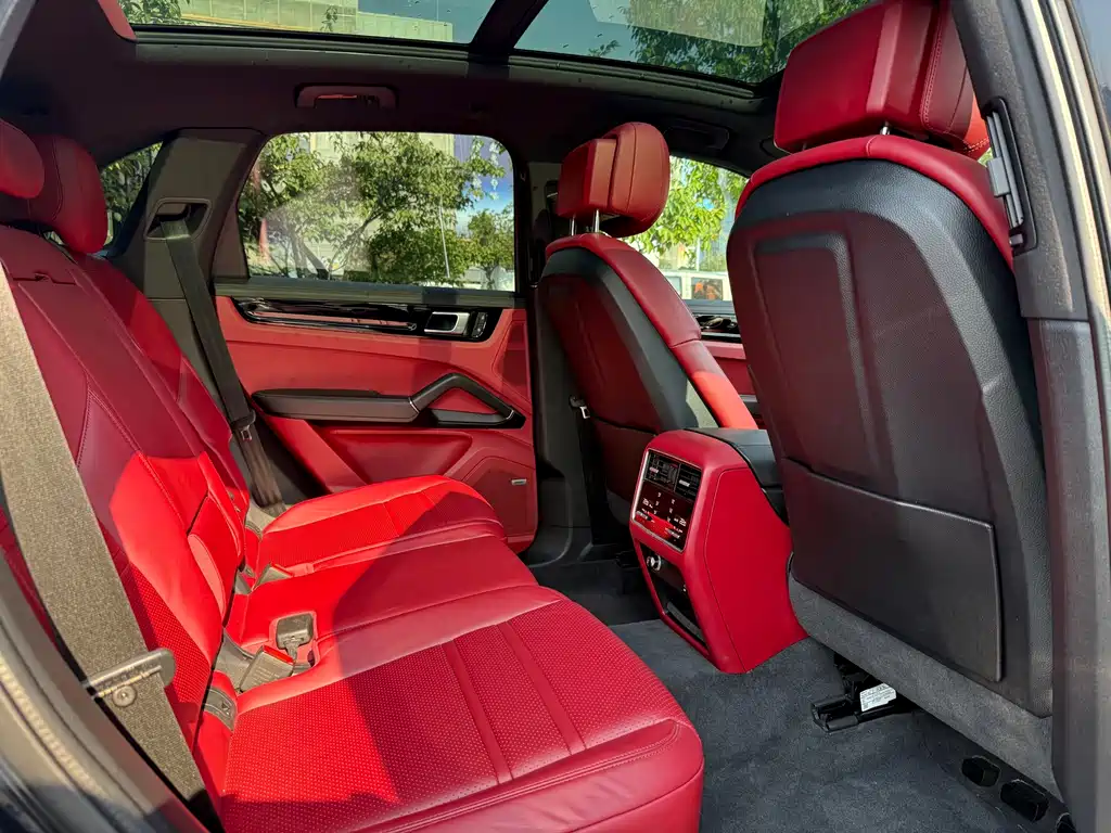 Porsche Cayenne — миниатюра 11