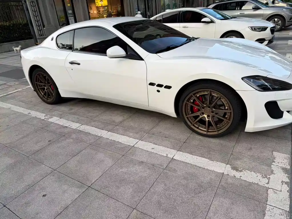 Maserati GranTurismo — миниатюра 5
