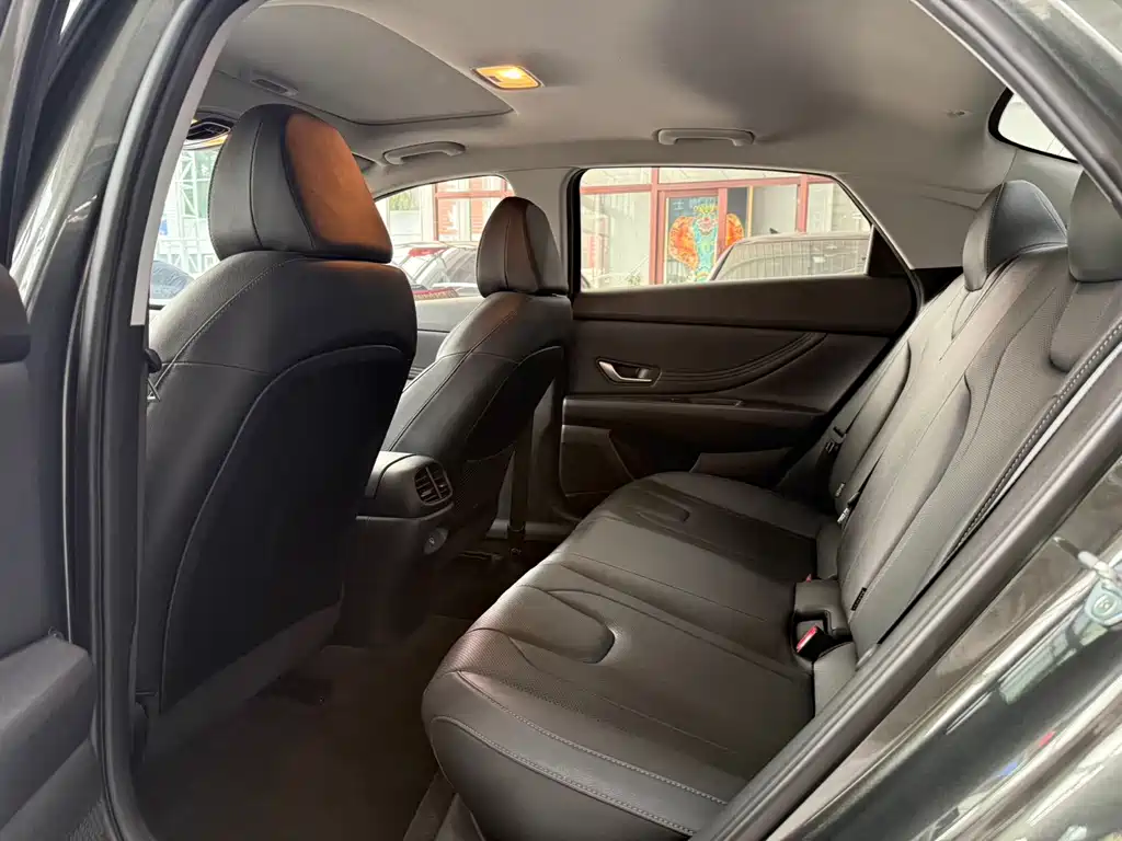 Hyundai Elantra — миниатюра 6