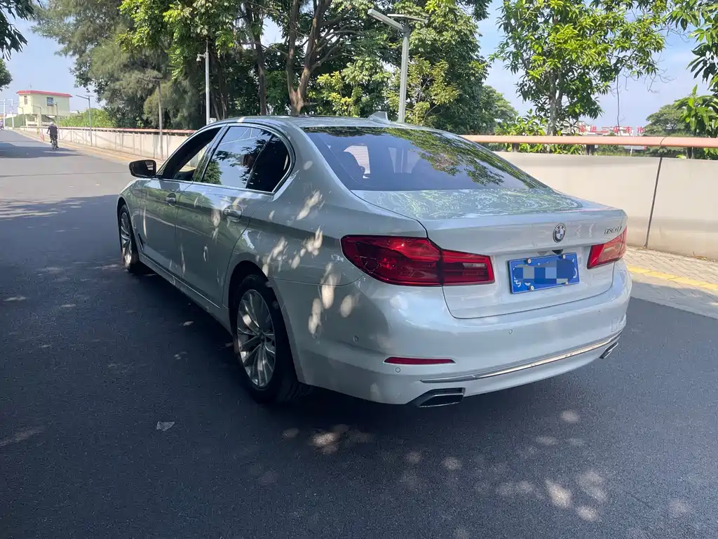 BMW 5 Series — миниатюра 4