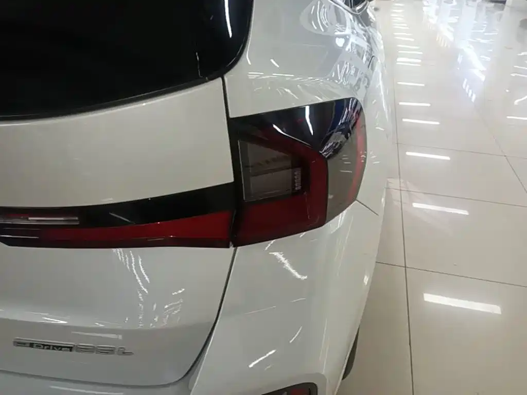 BMW iX1 — миниатюра 8