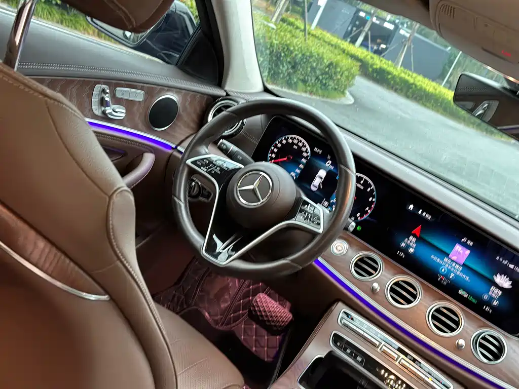 Mercedes-Benz E-Class — миниатюра 13