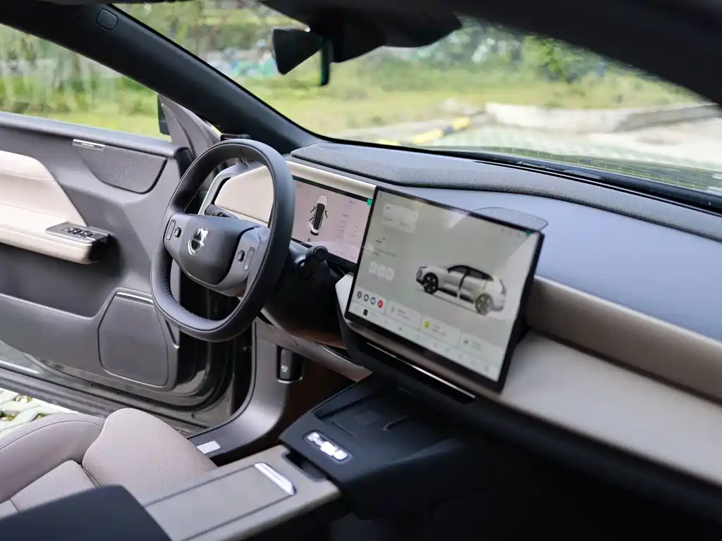 Заказать Volvo 沃尔沃XC70插电式混动 2026 года за 4 845 827 ₽  из Китая