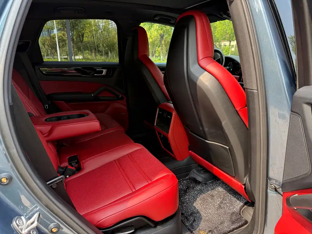 Porsche Cayenne — миниатюра 11