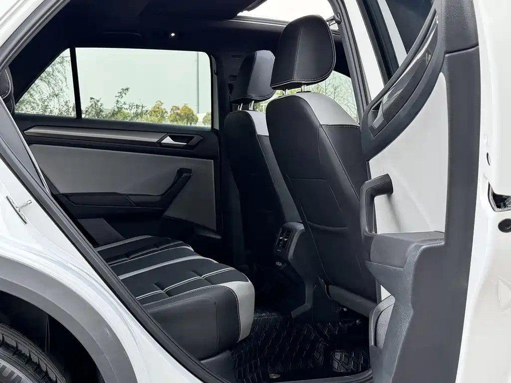 Volkswagen T-Roc 2024 300TSI DSG