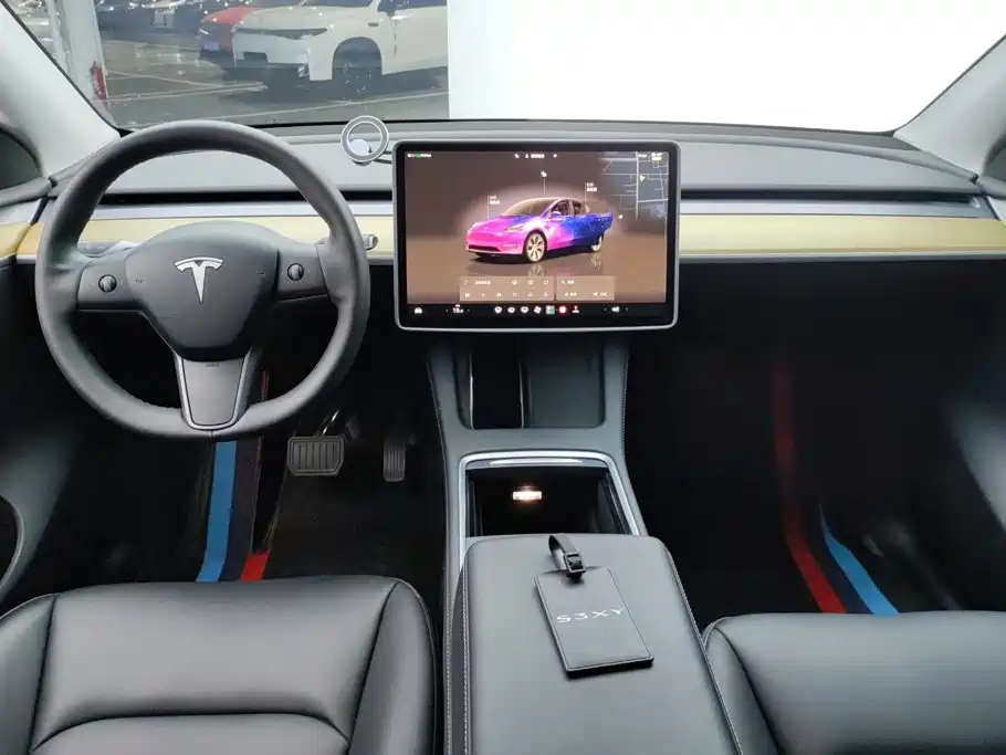 Tesla Model Y — миниатюра 12