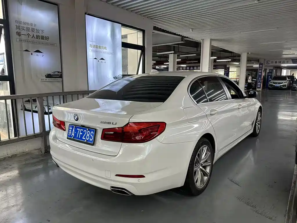BMW 5 Series — миниатюра 4
