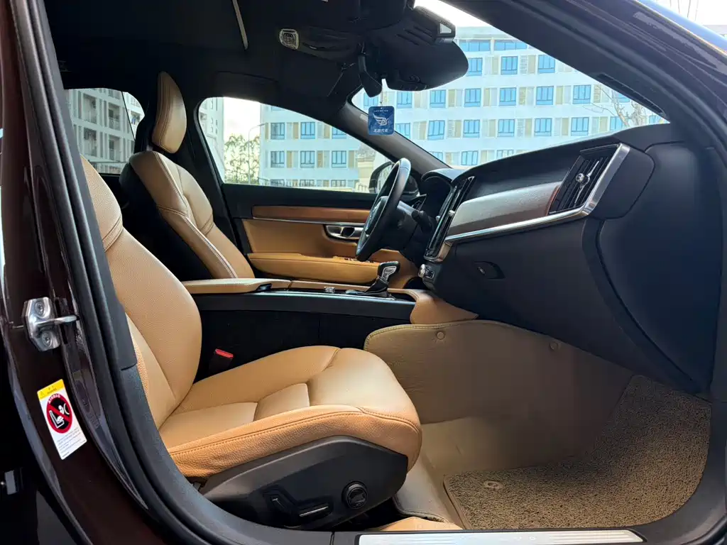 Volvo S90 — миниатюра 9