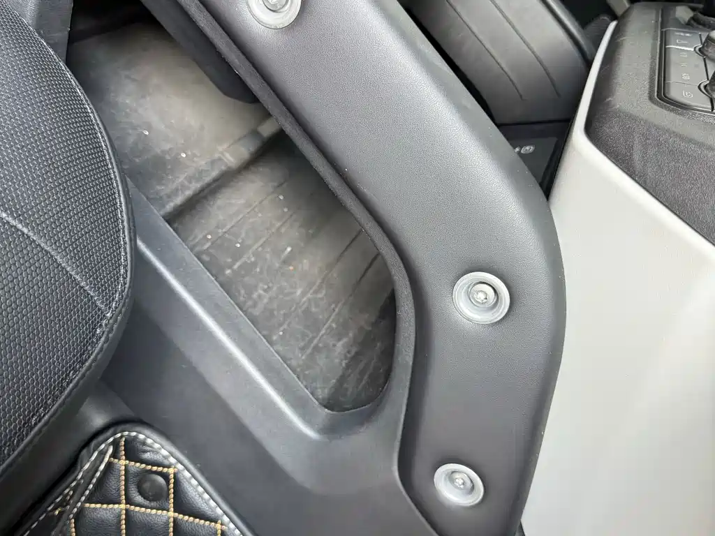 Land Rover Defender — миниатюра 46