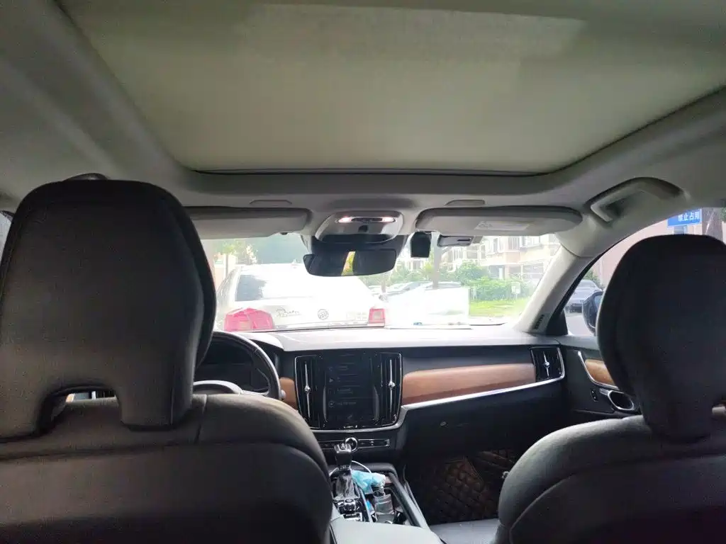 Volvo S90 — миниатюра 9