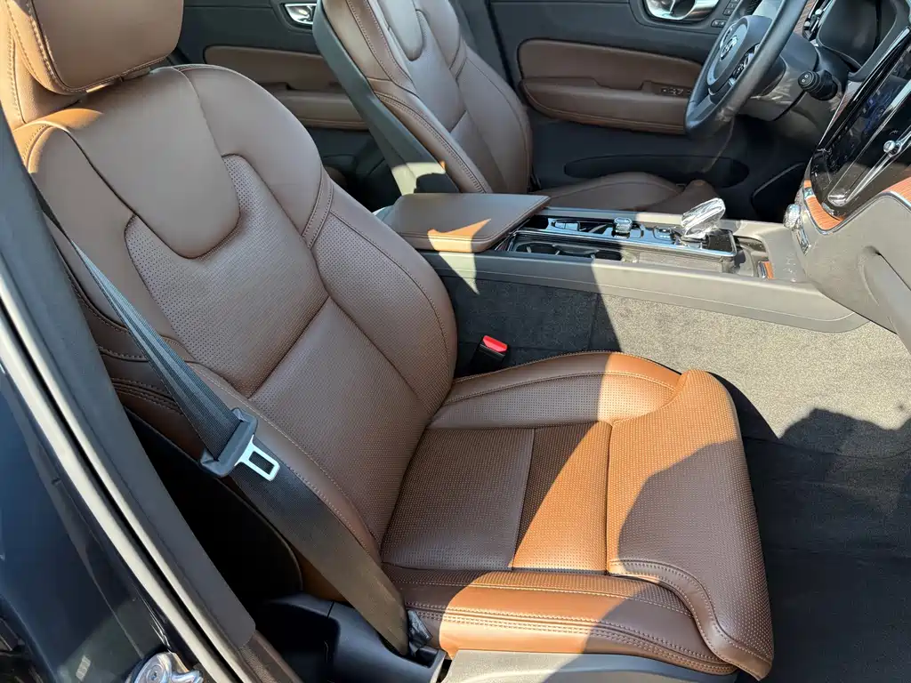 Volvo XC60 PHEV PHEV Long Range 4WD Smart Elegant Luxury Edition, фото 13