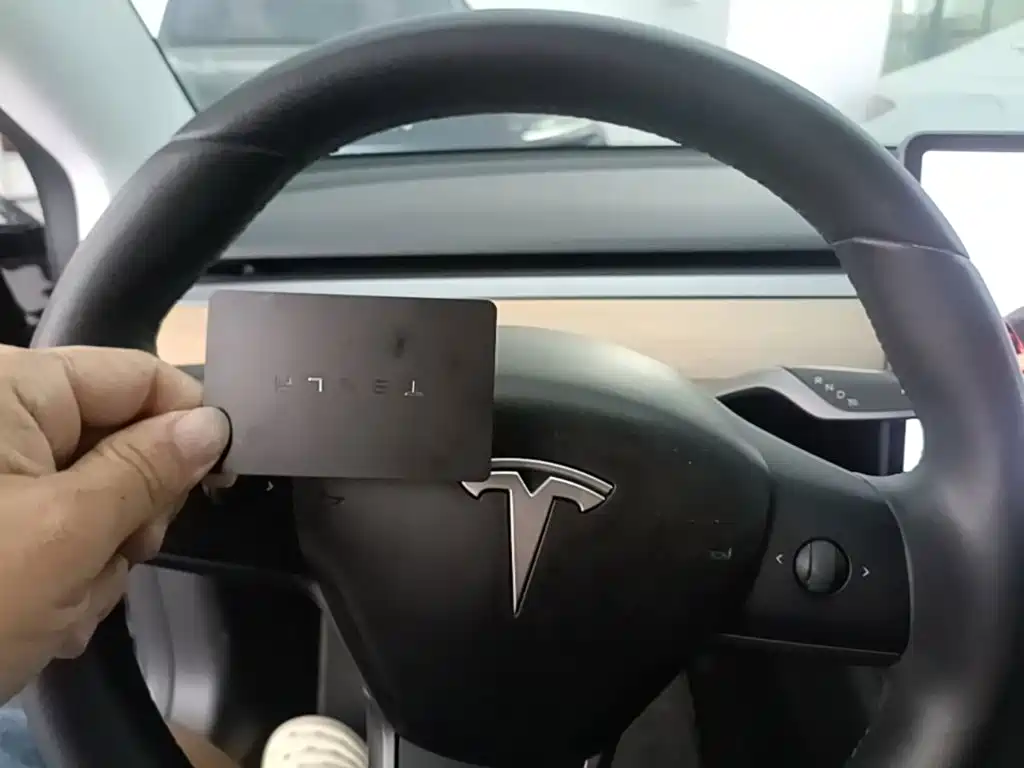 Tesla Model 3 — миниатюра 9