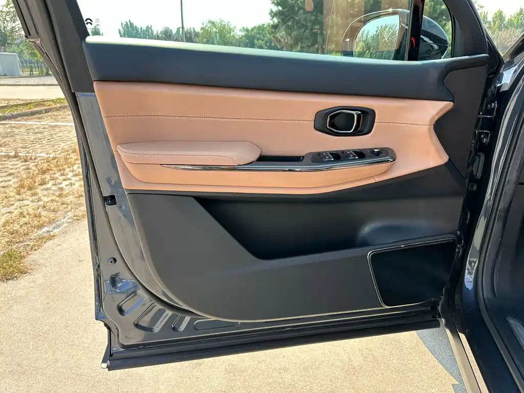 NIO ES8 — миниатюра 13