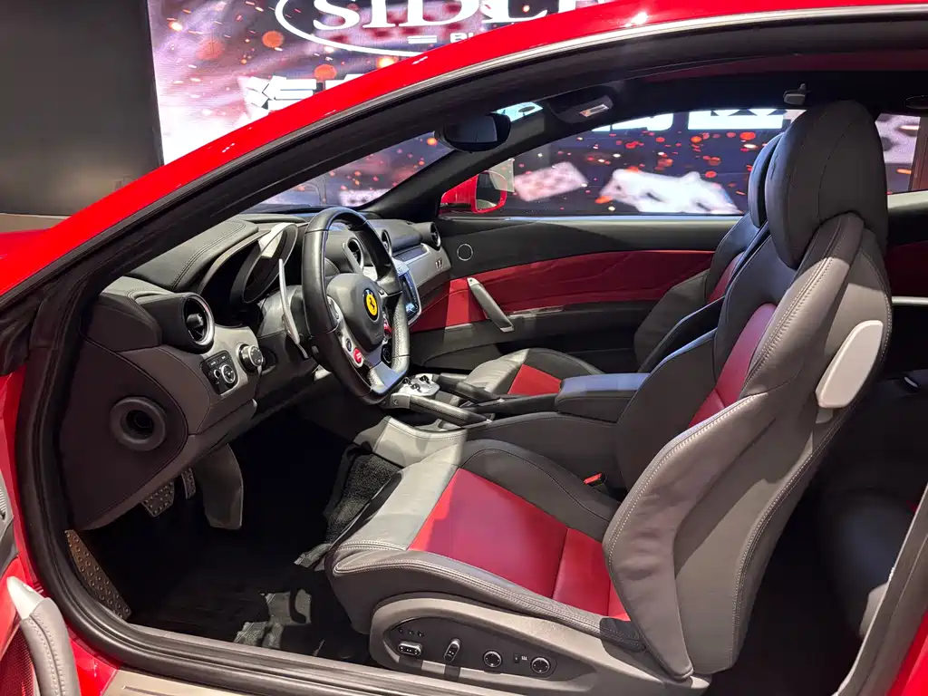 Ferrari FF — миниатюра 8