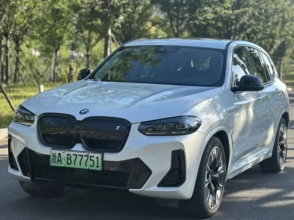 BMW iX3